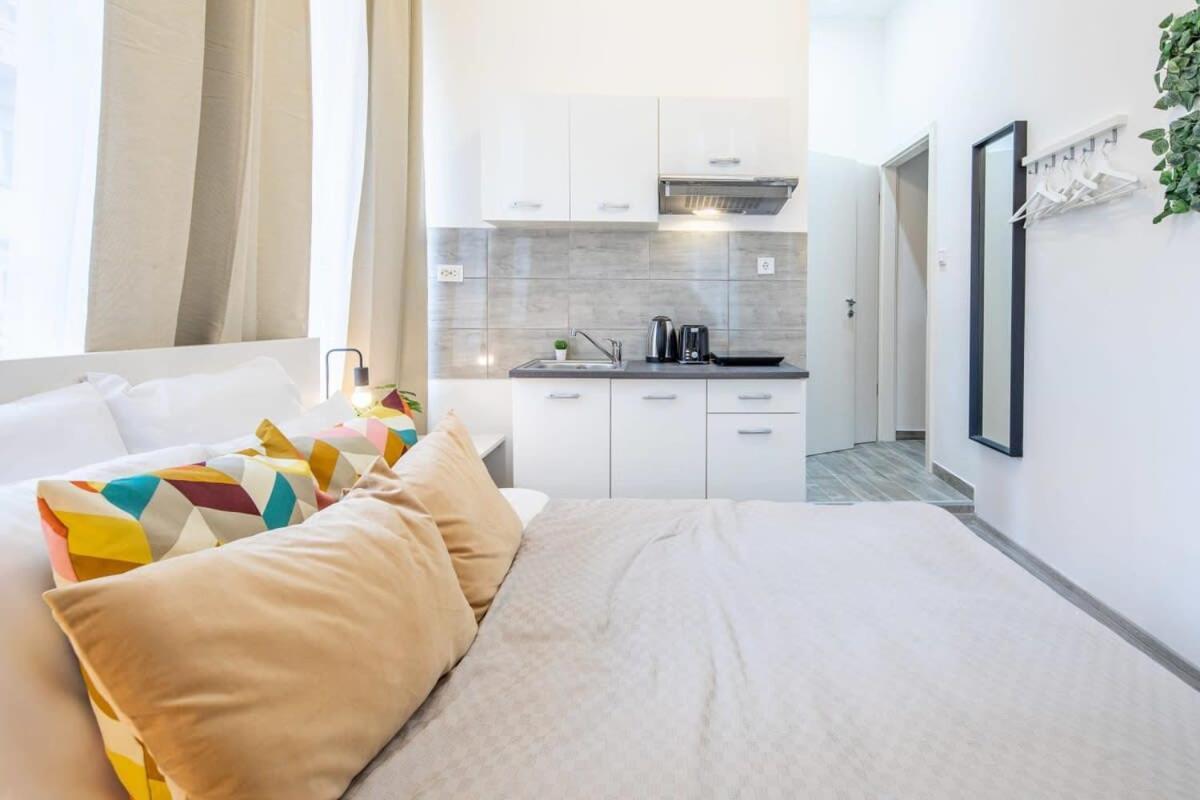 Extra Central Mini Studio - Lively Neighborhood Budapest Esterno foto